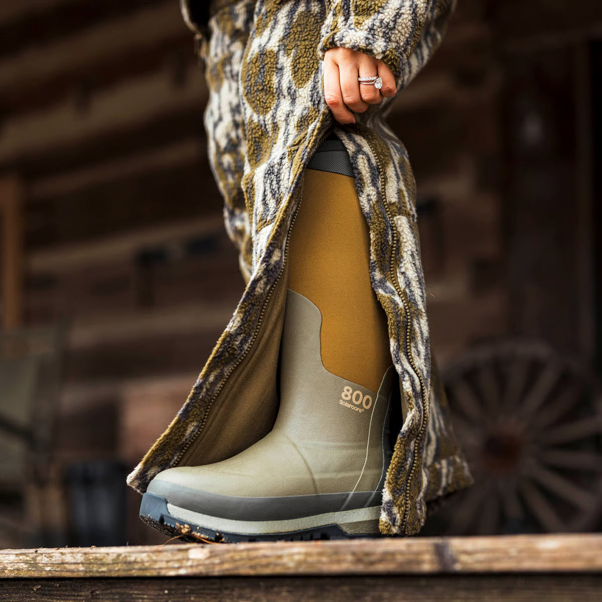 Women's Alphaburly Aero 15" Olive 800G